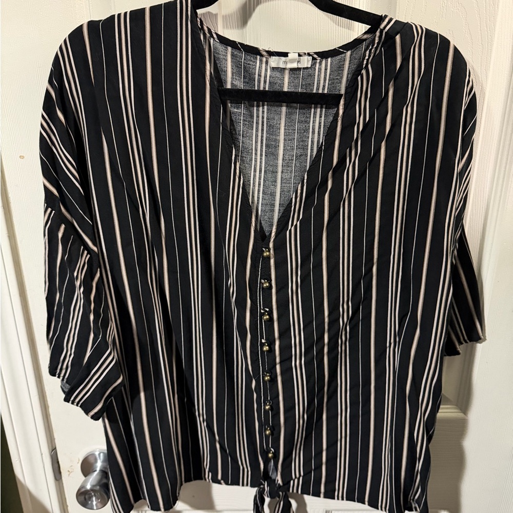 ❣️❄️Maurices Black and White Striped Blouse